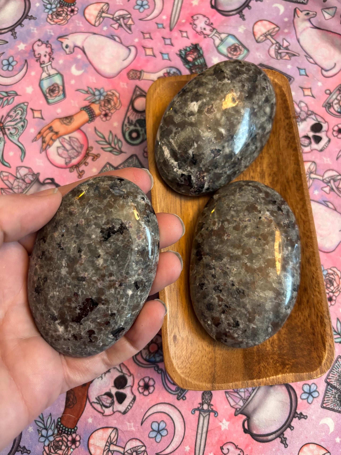 Emberlite Palm Stone* Yooperlite Palm Stone * Crystals * Witchcraft * Wiccan * Pagan * Altar Decoration * Spiritual Gift * Witch