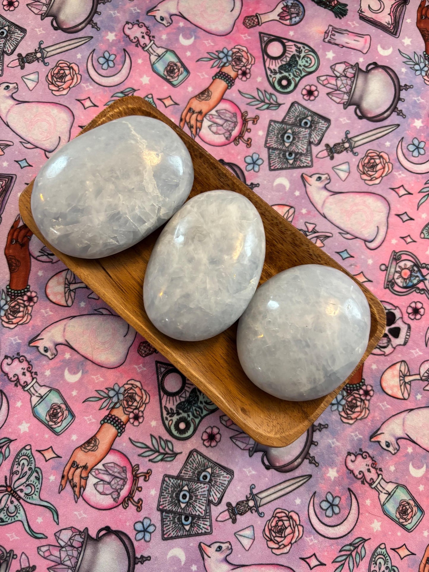 Blue Calcite Palm Stone* Crystals * Witchcraft * Wiccan * Pagan * Altar Decoration * Spiritual Gift * Witch