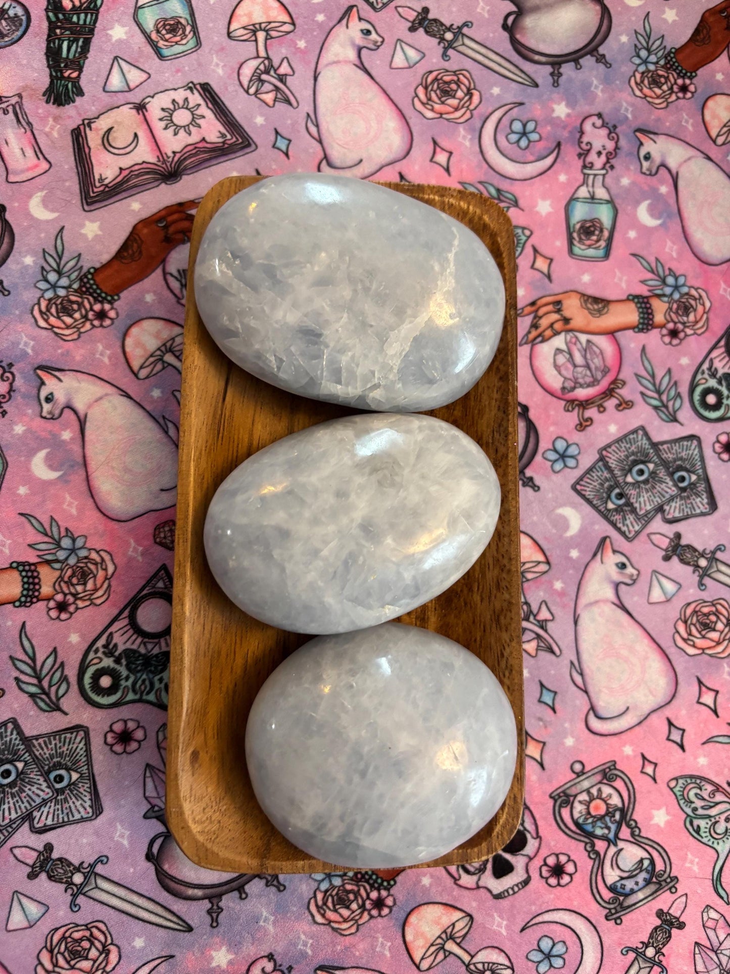 Blue Calcite Palm Stone* Crystals * Witchcraft * Wiccan * Pagan * Altar Decoration * Spiritual Gift * Witch