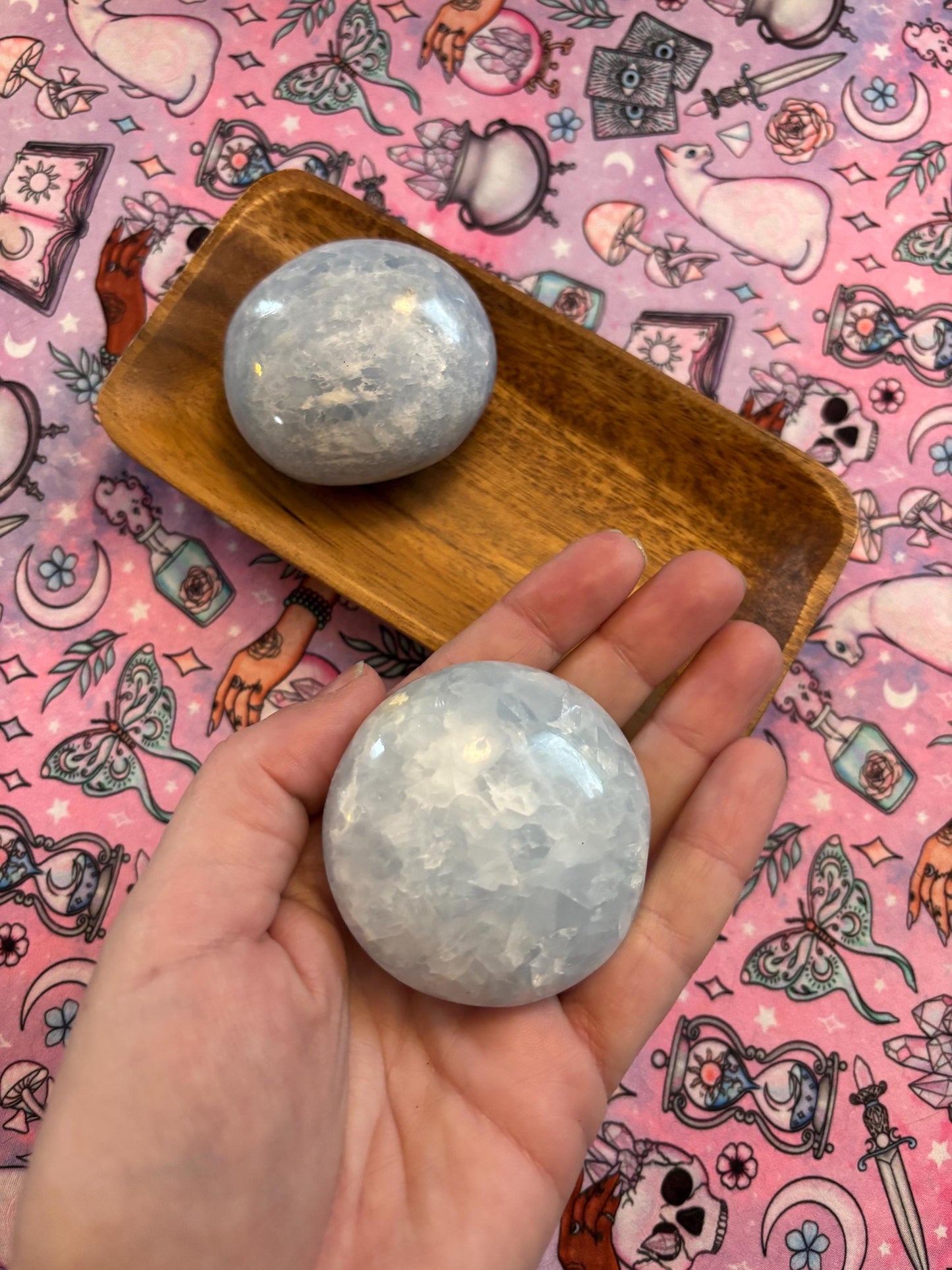 Celestite Palm Stone* Crystals * Witchcraft * Wiccan * Pagan * Altar Decoration * Spiritual Gift * Witch