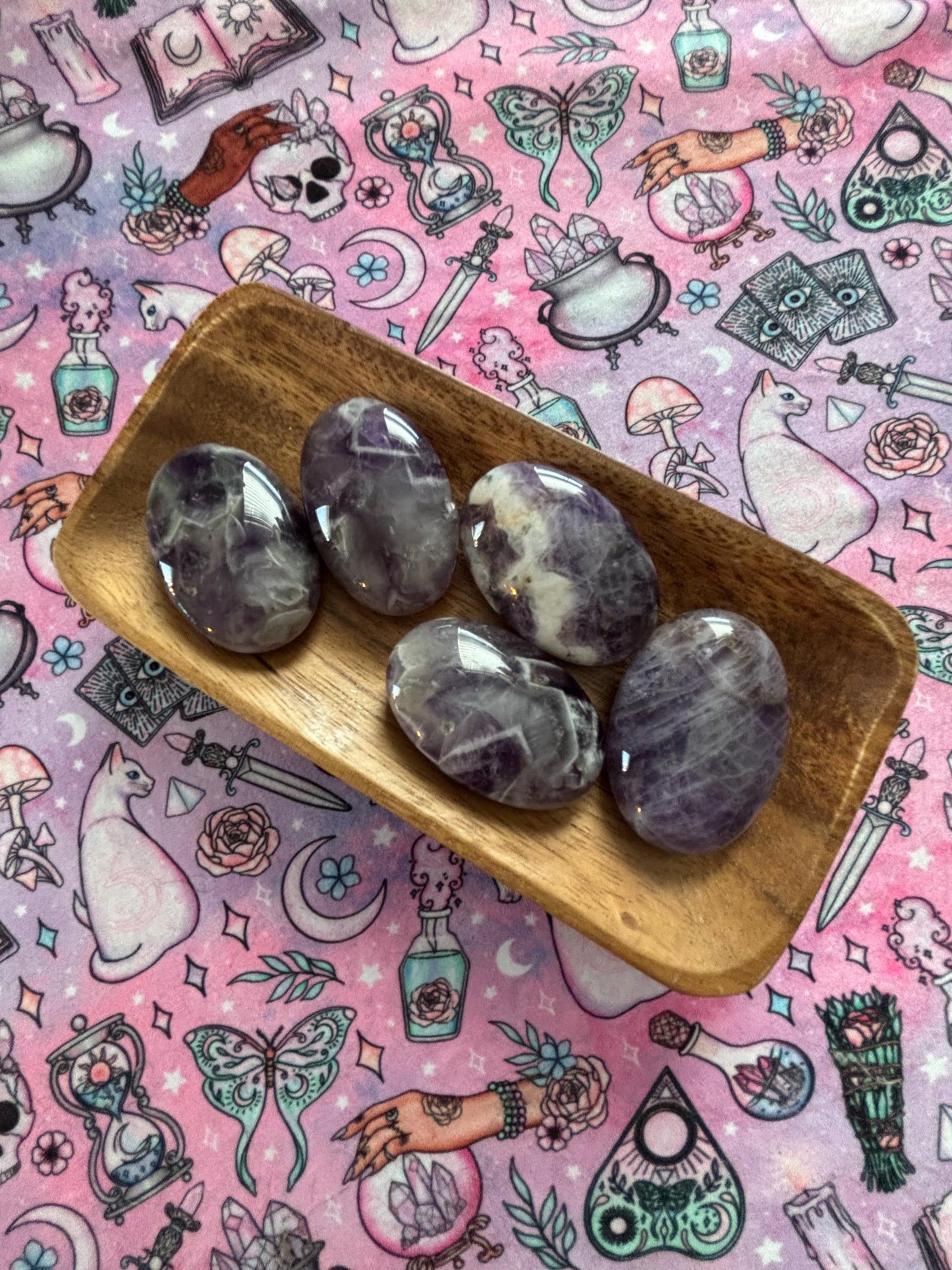 Amethyst Palm Stone* Crystals * Witchcraft * Wiccan * Pagan * Altar Decoration * Spiritual Gift * Witch
