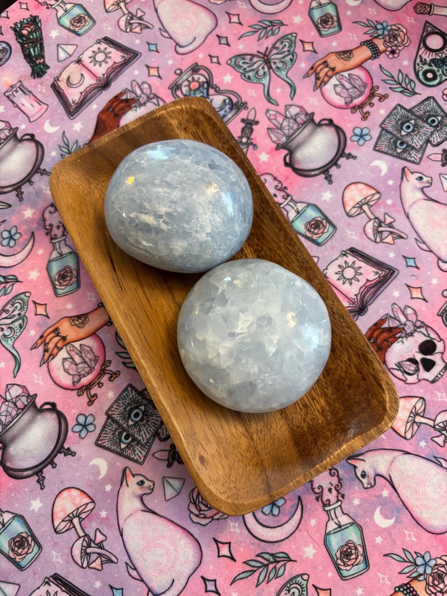 Celestite Palm Stone* Crystals * Witchcraft * Wiccan * Pagan * Altar Decoration * Spiritual Gift * Witch