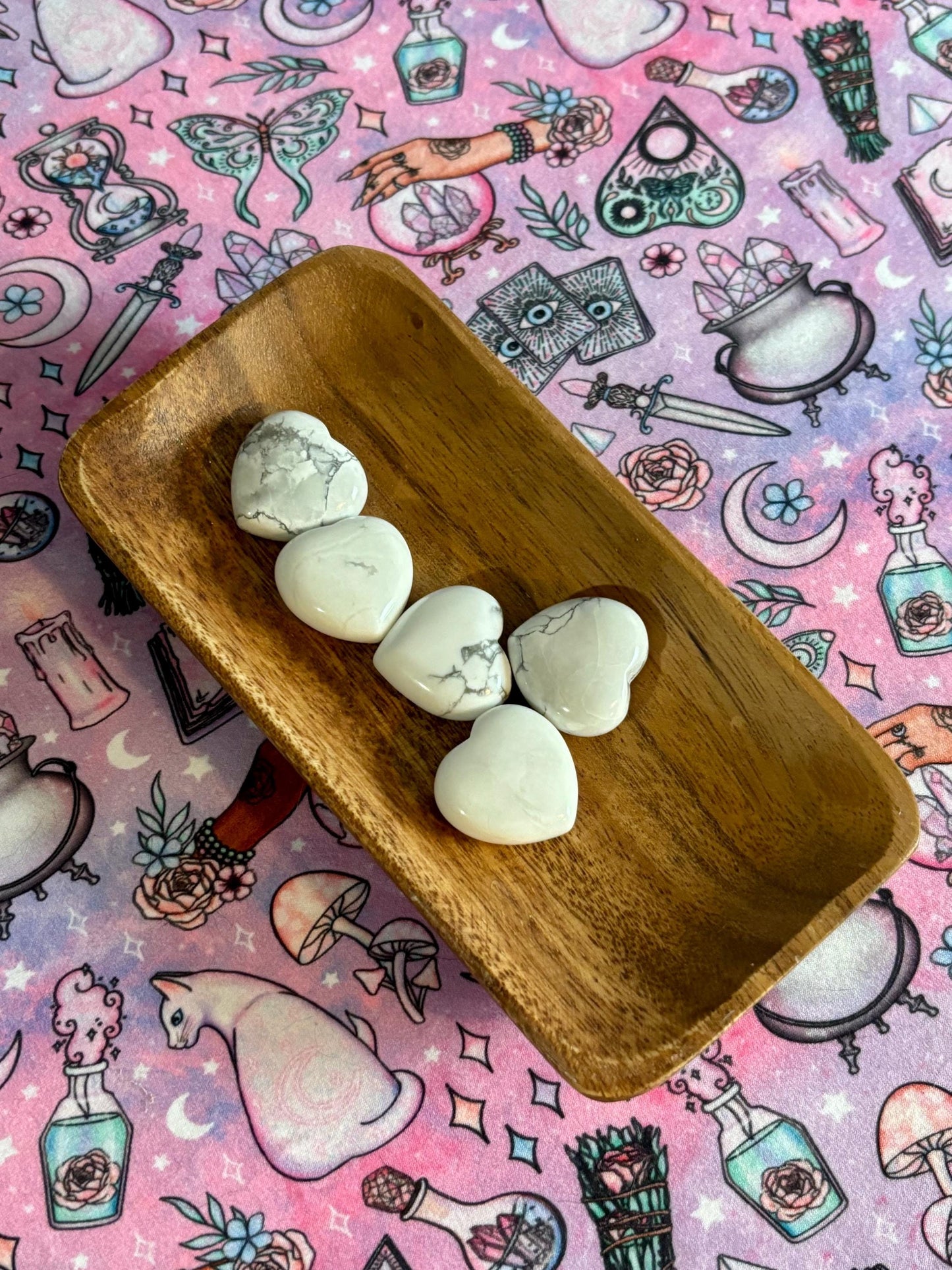 Howlite Crystal Heart* Howlite * Tumbled Stones * Crystals * Witchcraft * Tumbled Crystals * Wiccan * Pagan * Witch
