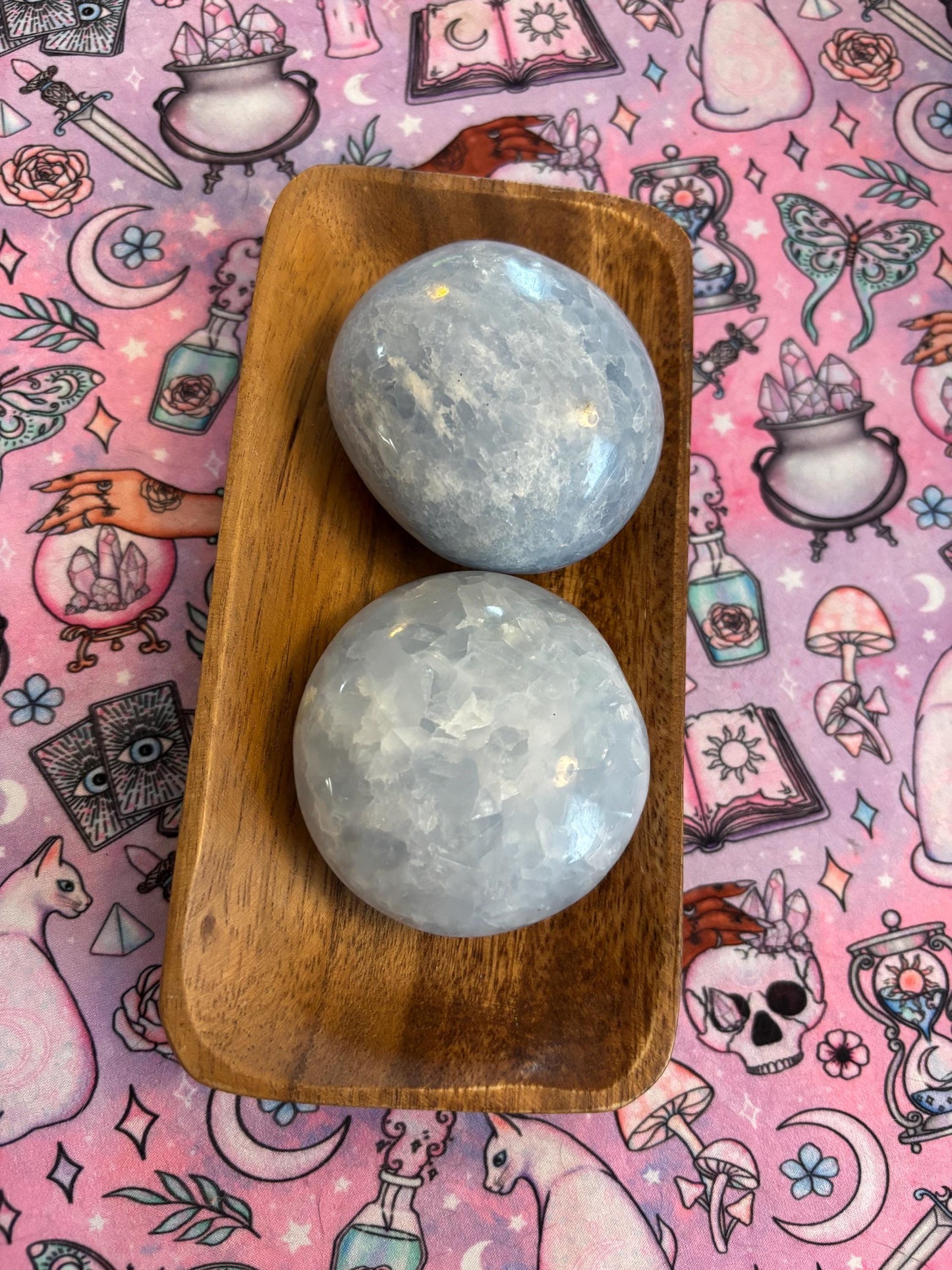 Celestite Palm Stone* Crystals * Witchcraft * Wiccan * Pagan * Altar Decoration * Spiritual Gift * Witch