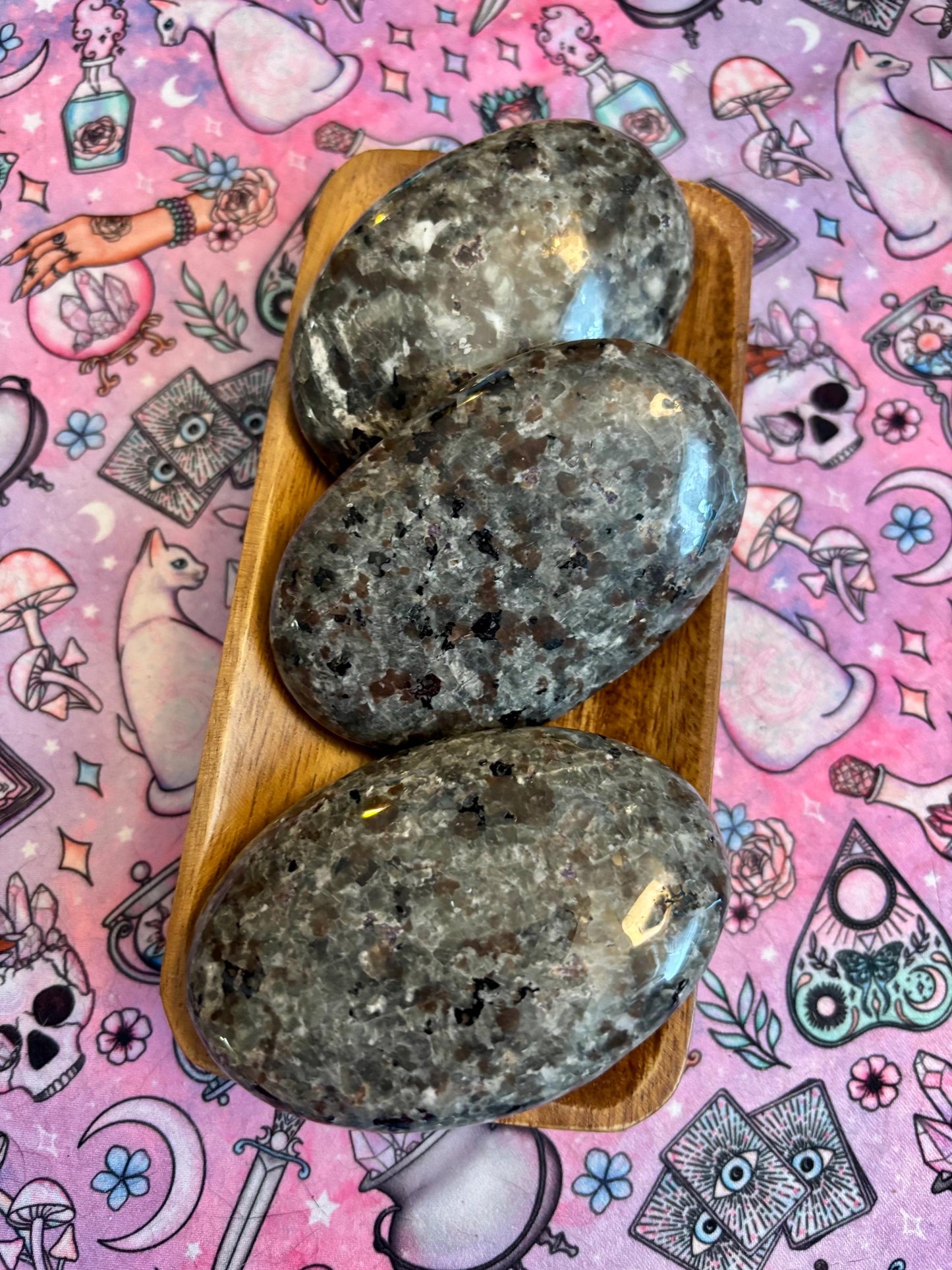 Emberlite Palm Stone* Yooperlite Palm Stone * Crystals * Witchcraft * Wiccan * Pagan * Altar Decoration * Spiritual Gift * Witch