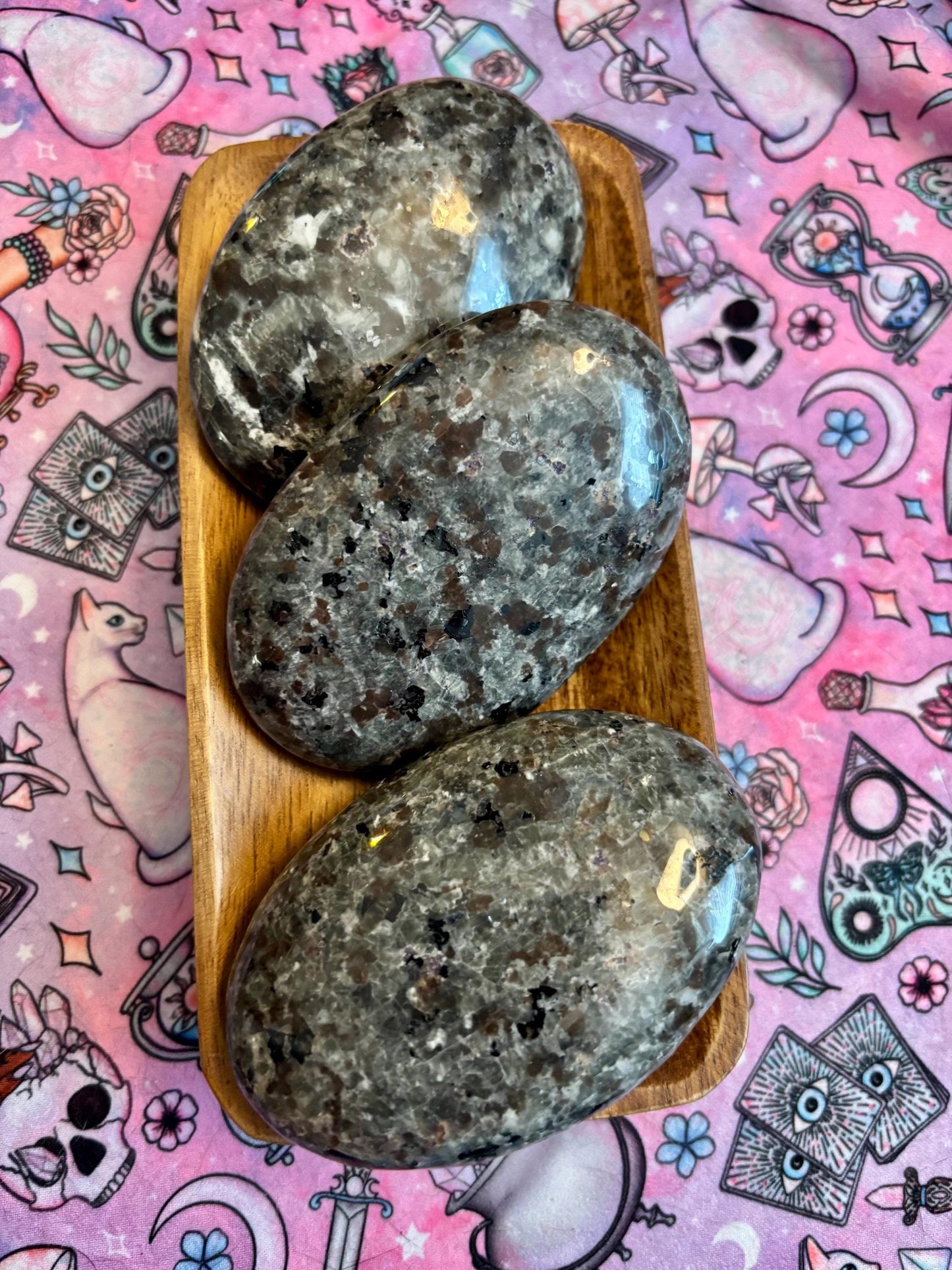 Emberlite Palm Stone* Yooperlite Palm Stone * Crystals * Witchcraft * Wiccan * Pagan * Altar Decoration * Spiritual Gift * Witch