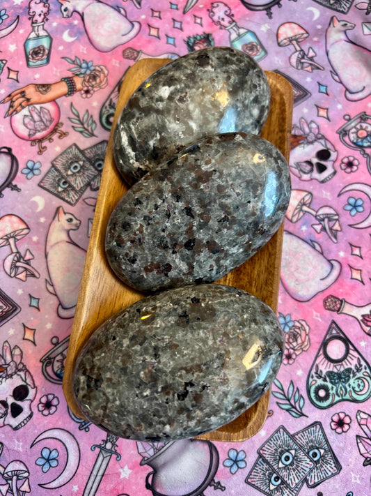 Emberlite Palm Stone* Yooperlite Palm Stone * Crystals * Witchcraft * Wiccan * Pagan * Altar Decoration * Spiritual Gift * Witch
